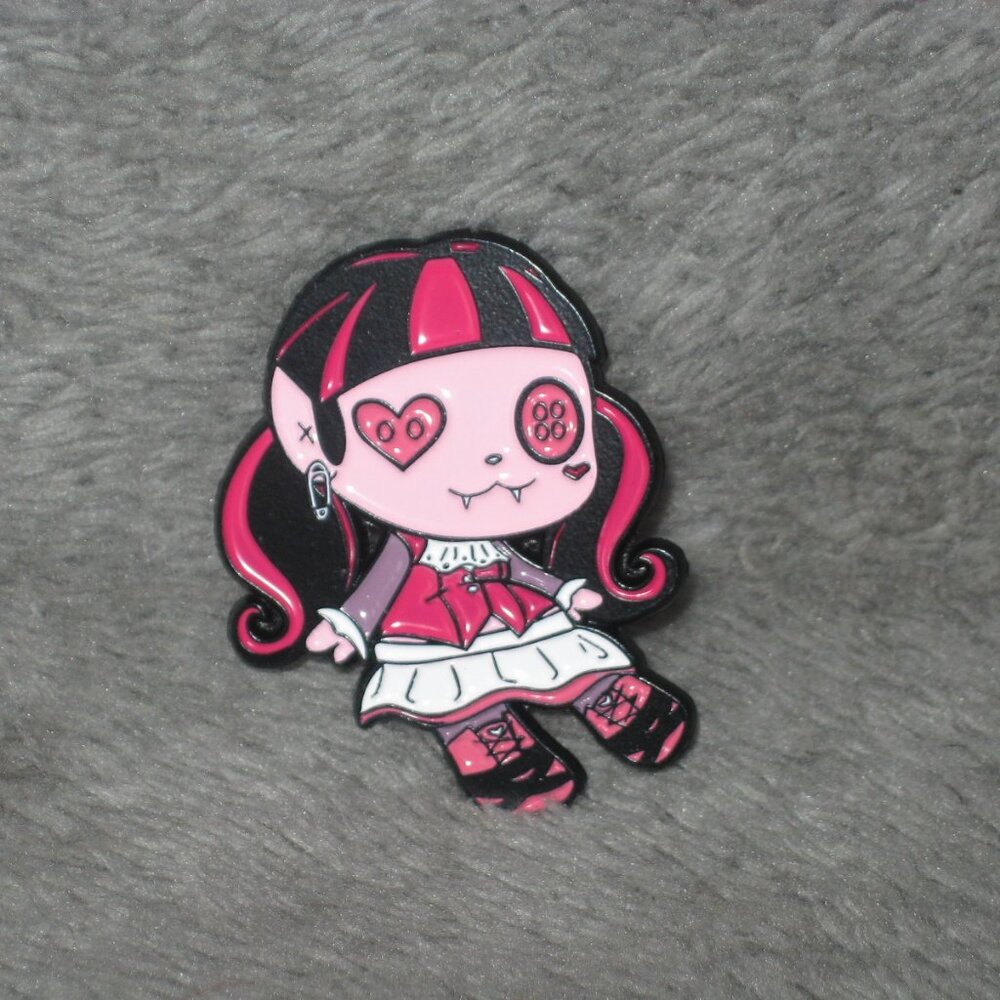 Monster High Doll Draculaura Vampire Metal Enamel Pin 25105A2